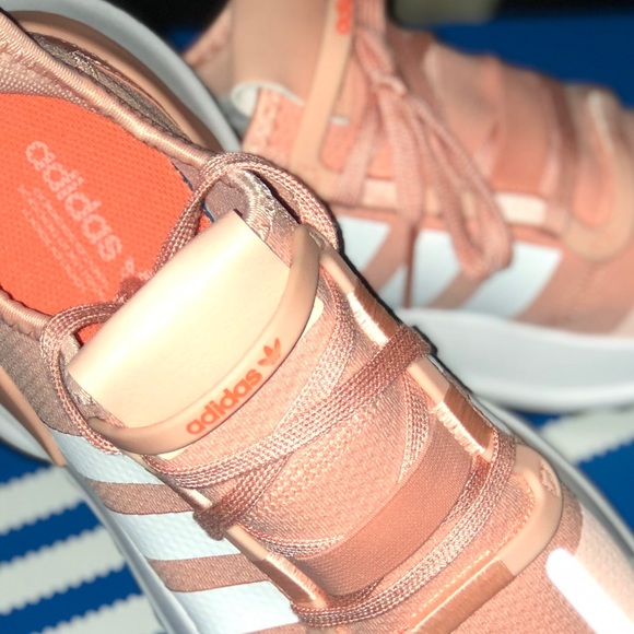 Coral adidas